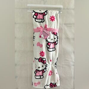Hello Kitty Daisy Throw Blanket